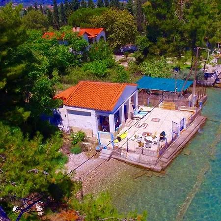 Ian's Beach House Prázdninový dům Aígio