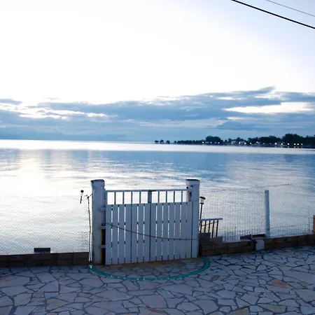 Ian's Beach House *